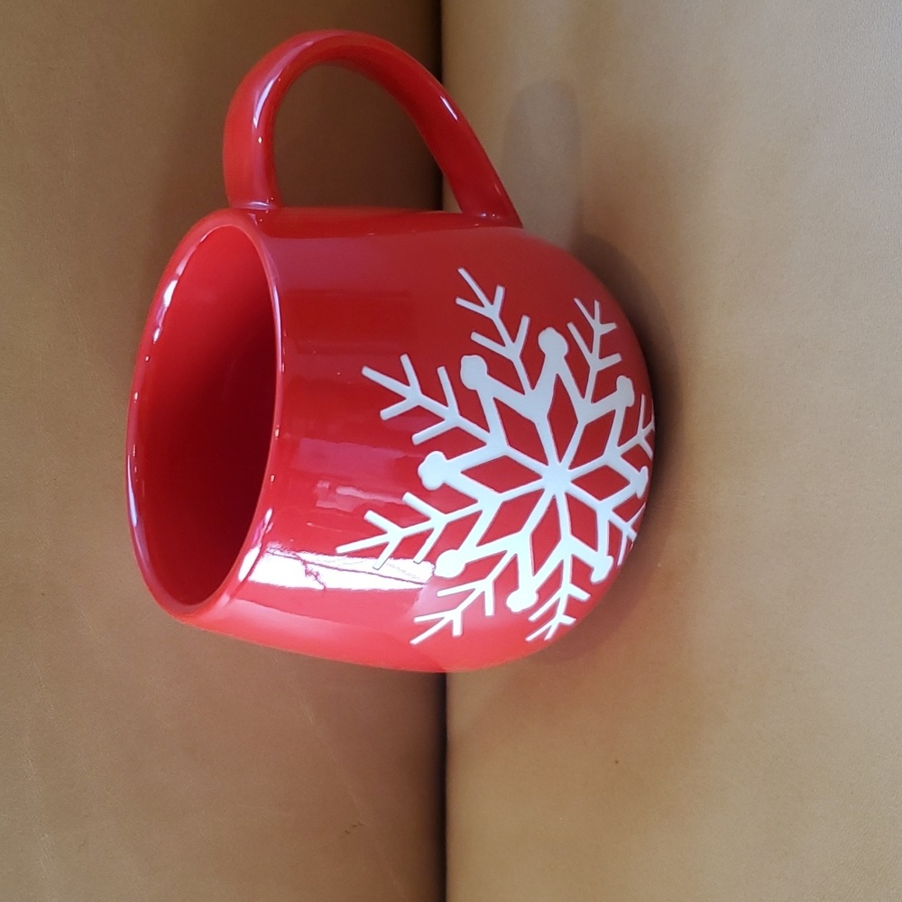NEW Knott’s Berry Merry Farm Red Etched Snowflake Stoneware Coffee Mug 16 Oz
